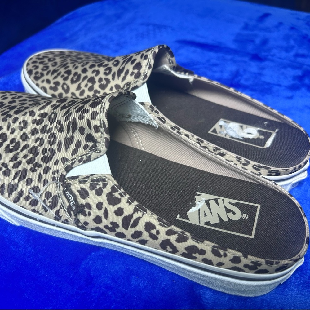 Leopard Print Vans Slip-On Sneakers . - Picture 7 of 8